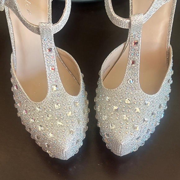 Shoes - Elegant Silver Women's Shoes